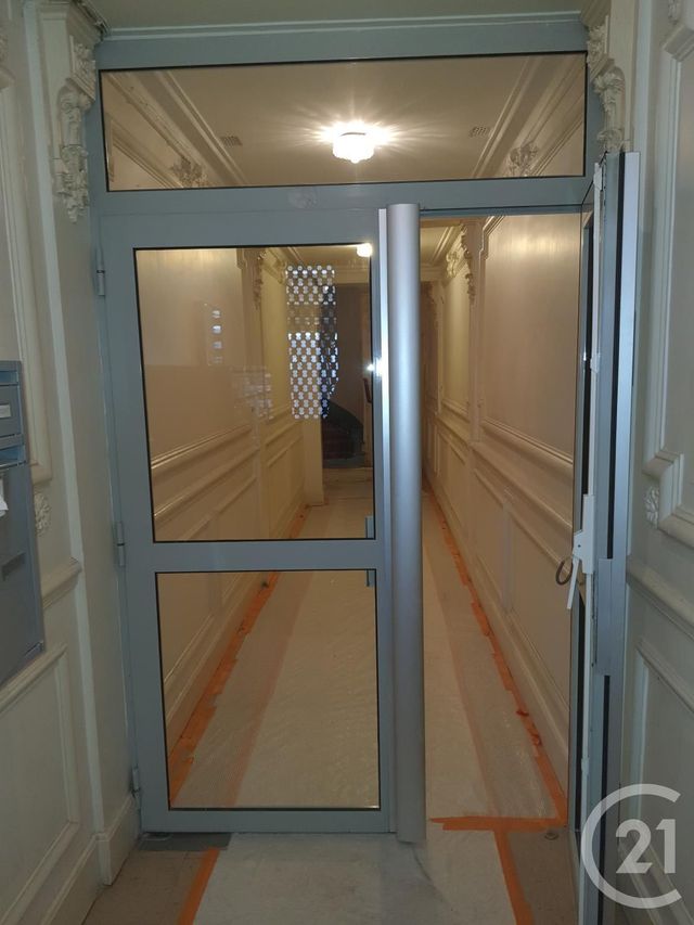Afficher la photo en grand Appartement F2 à vendre - 2 pièces - 41.65 m2 - PARIS - 75017 - ILE-DE-FRANCE - Century 21 Alpha Hoche