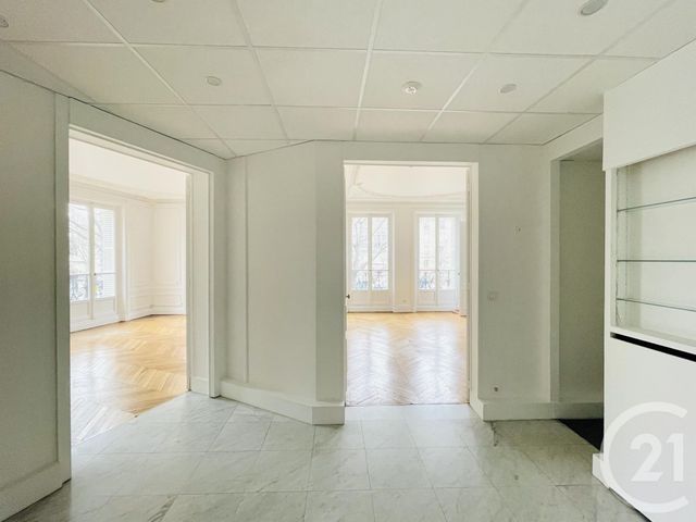 Afficher la photo en grand entreprise à vendre - 139.34 m2 - PARIS - 75 - ILE-DE-FRANCE - Century 21 Alpha Hoche