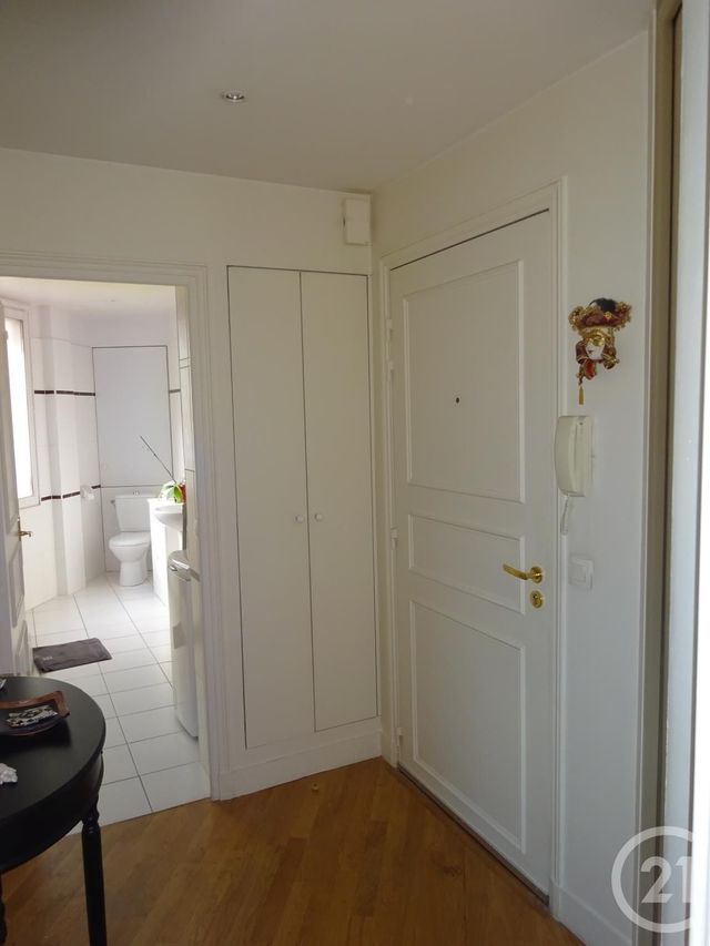 Afficher la photo en grand Appartement F2 à louer - 2 pièces - 45.0 m2 - PARIS - 75017 - ILE-DE-FRANCE - Century 21 Alpha Hoche