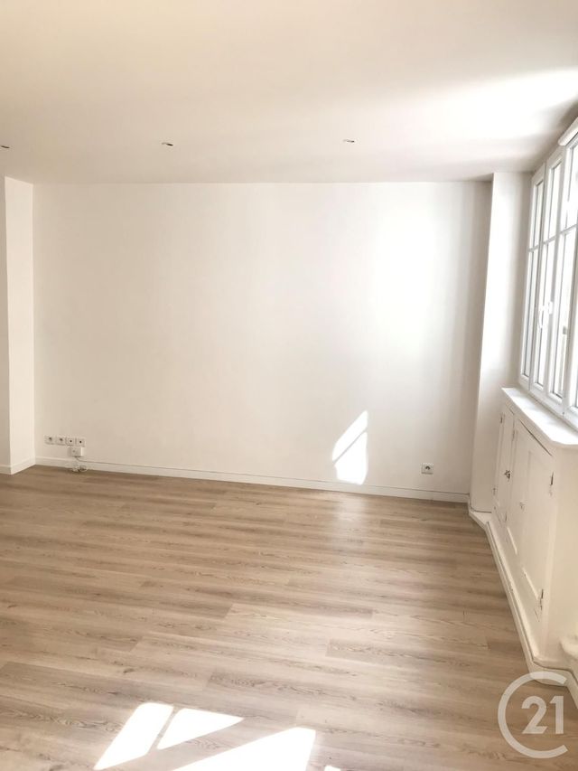 Afficher la photo en grand Appartement F2 à louer - 2 pièces - 45.23 m2 - PARIS - 75008 - ILE-DE-FRANCE - Century 21 Alpha Hoche