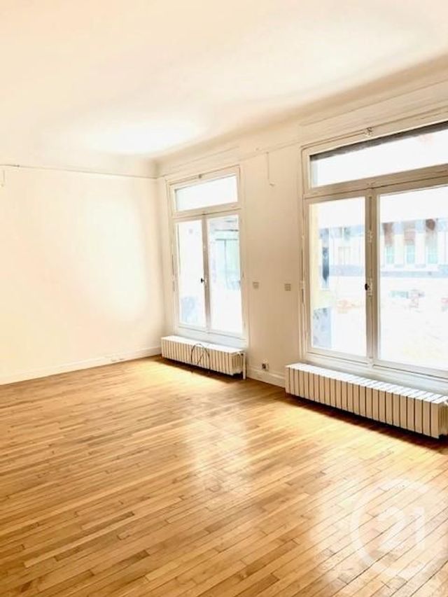 Afficher la photo en grand Appartement Loft à vendre - 4 pièces - 111.6 m2 - PARIS - 75008 - ILE-DE-FRANCE - Century 21 Alpha Hoche
