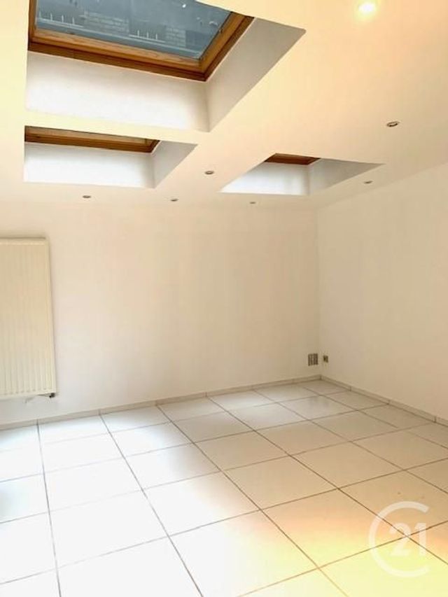 Afficher la photo en grand Appartement Loft à vendre - 4 pièces - 111.6 m2 - PARIS - 75008 - ILE-DE-FRANCE - Century 21 Alpha Hoche