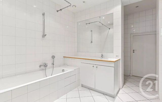 Afficher la photo en grand Appartement F2 à vendre - 2 pièces - 73.0 m2 - PARIS - 75008 - ILE-DE-FRANCE - Century 21 Alpha Hoche