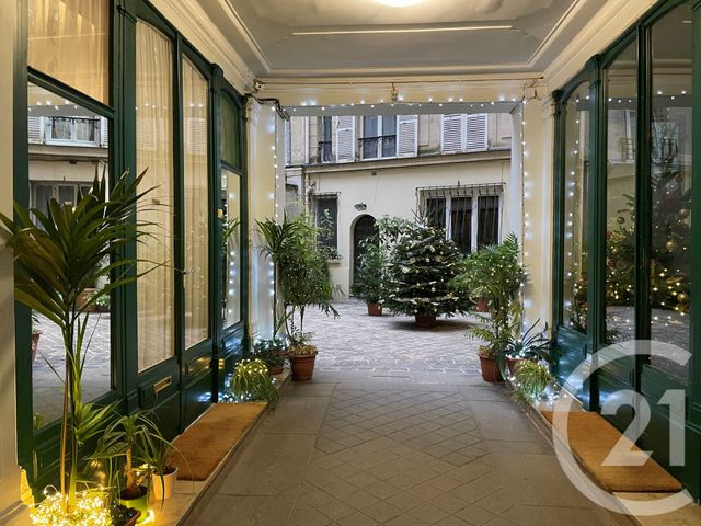 Appartement F2 à vendre - 2 pièces - 50.16 m2 - PARIS - 75008 - ILE-DE-FRANCE - Century 21 Alpha Hoche