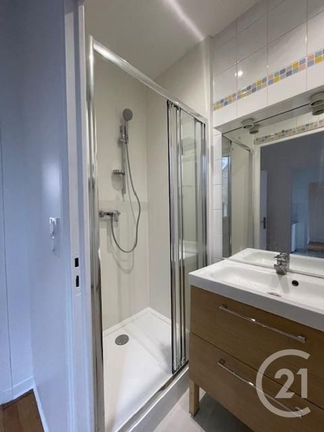 Appartement F3 à louer - 3 pièces - 52.18 m2 - PARIS - 75008 - ILE-DE-FRANCE - Century 21 Alpha Hoche