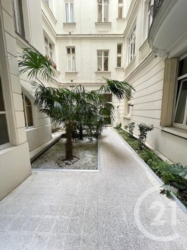 Appartement Studio à louer - 1 pièce - 24.6 m2 - PARIS - 75116 - ILE-DE-FRANCE - Century 21 Alpha Hoche