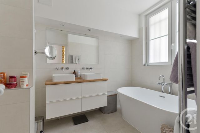 Appartement F5 à vendre - 5 pièces - 155.96 m2 - PARIS - 75008 - ILE-DE-FRANCE - Century 21 Alpha Hoche