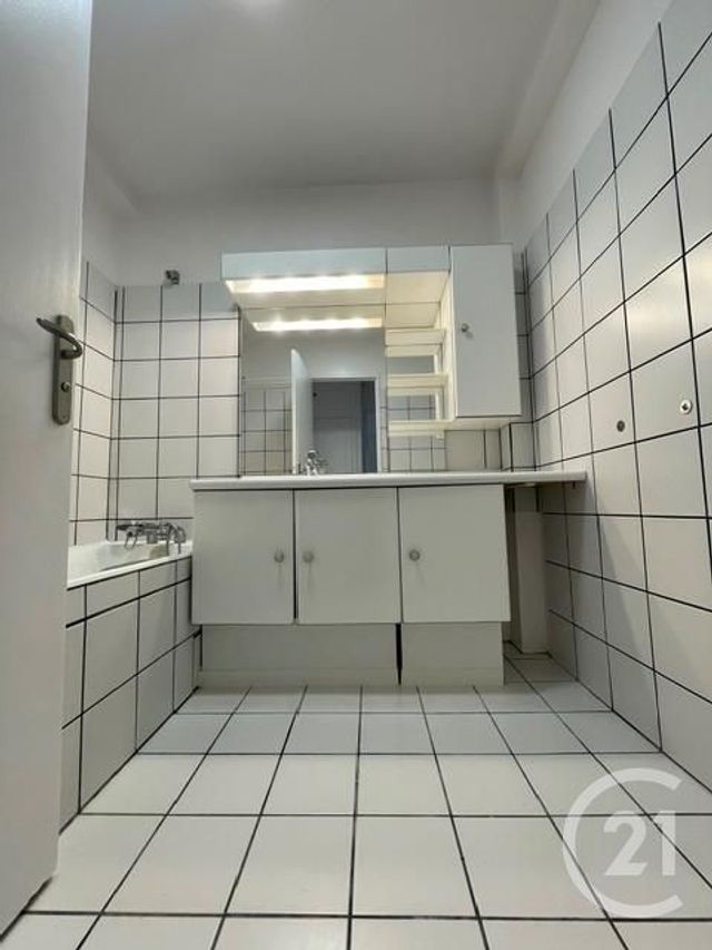 Appartement F3 à louer - 3 pièces - 63.66 m2 - PARIS - 75015 - ILE-DE-FRANCE - Century 21 Alpha Hoche
