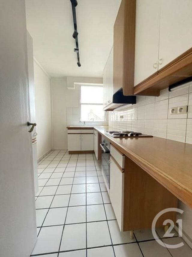 Appartement F3 à louer - 3 pièces - 63.66 m2 - PARIS - 75015 - ILE-DE-FRANCE - Century 21 Alpha Hoche
