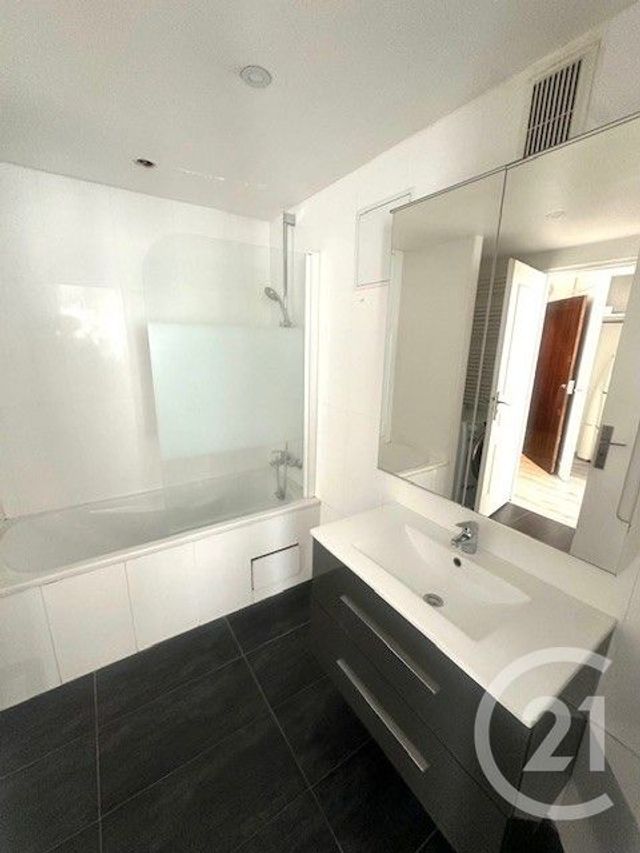 Appartement F2 à vendre - 2 pièces - 41.0 m2 - PARIS - 75016 - ILE-DE-FRANCE - Century 21 Alpha Hoche