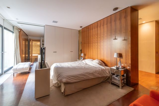 Afficher la photo en grand Appartement à vendre - 7 pièces - 425.0 m2 - PARIS - 75016 - ILE-DE-FRANCE - Century 21 Alpha Hoche