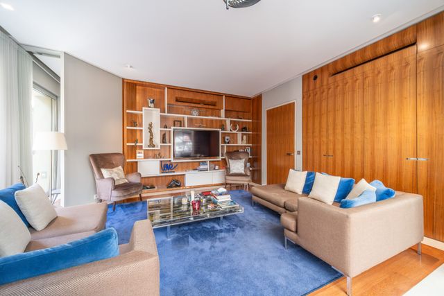 Afficher la photo en grand Appartement à vendre - 7 pièces - 425.0 m2 - PARIS - 75016 - ILE-DE-FRANCE - Century 21 Alpha Hoche