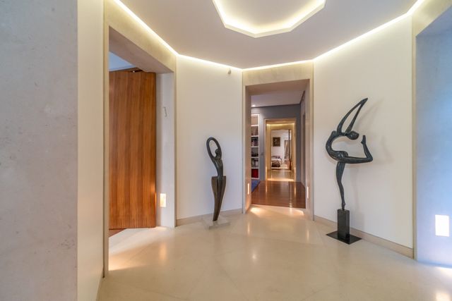 Afficher la photo en grand Appartement à vendre - 7 pièces - 425.0 m2 - PARIS - 75016 - ILE-DE-FRANCE - Century 21 Alpha Hoche