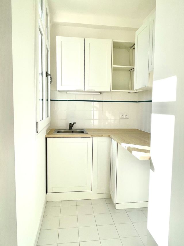 Appartement Studio à vendre - 1 pièce - 26.62 m2 - PARIS - 75008 - ILE-DE-FRANCE - Century 21 Alpha Hoche