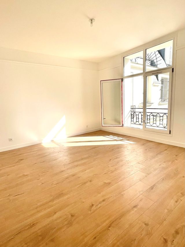 Appartement Studio à vendre - 1 pièce - 26.62 m2 - PARIS - 75008 - ILE-DE-FRANCE - Century 21 Alpha Hoche