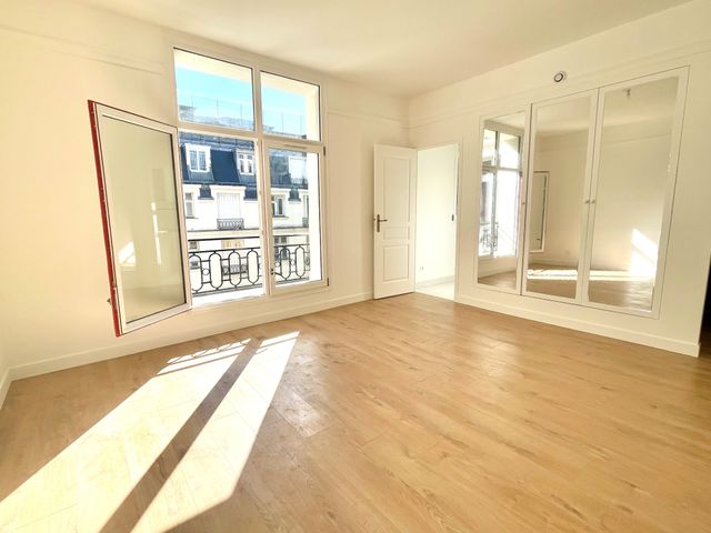 Appartement Studio à vendre - 1 pièce - 26.62 m2 - PARIS - 75008 - ILE-DE-FRANCE - Century 21 Alpha Hoche