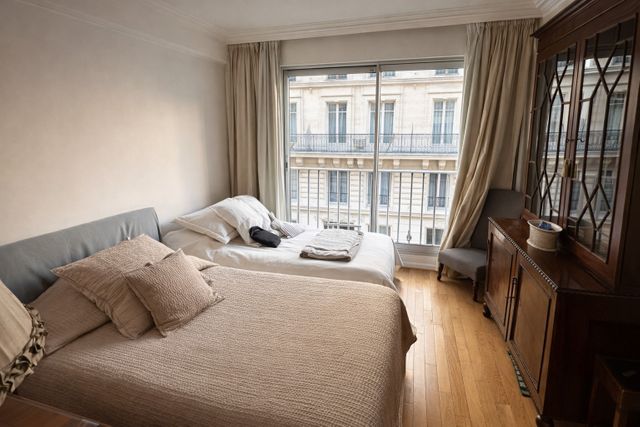 Appartement F2 à vendre - 2 pièces - 52.0 m2 - PARIS - 75016 - ILE-DE-FRANCE - Century 21 Alpha Hoche