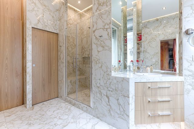 Appartement F6 à vendre - 6 pièces - 199.6 m2 - PARIS - 75016 - ILE-DE-FRANCE - Century 21 Alpha Hoche