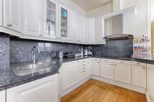 Appartement F6 à vendre - 6 pièces - 199.6 m2 - PARIS - 75016 - ILE-DE-FRANCE - Century 21 Alpha Hoche