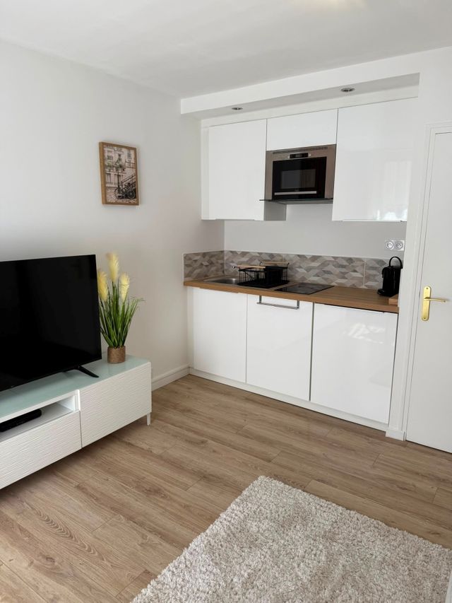 Appartement Studio à vendre - 1 pièce - 20.25 m2 - PARIS - 75017 - ILE-DE-FRANCE - Century 21 Alpha Hoche